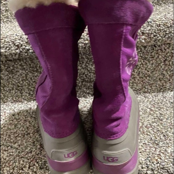 Uggs winter boots - Picture 2 of 3